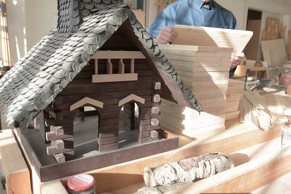 Vogelhäuschen aus der Arbeitstherapie