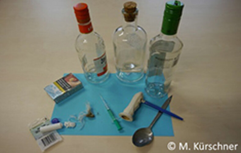 Ein Bild mit diversen abhängig machenden Substanzen